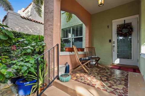 Condo in Miami Beach, Florida, 2 bedrooms  № 2059879 - photo 3