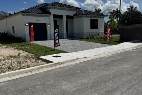 House in Homestead, Florida 4 bedrooms № 1857208 - photo 1