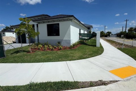 House in Homestead, Florida 4 bedrooms № 1857208 - photo 2