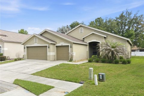 House in Zephyrhills, Florida 4 bedrooms, 208.38 sq.m. № 2233976 - photo 2