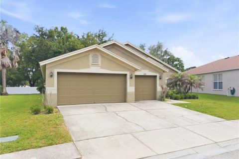 House in Zephyrhills, Florida 4 bedrooms, 208.38 sq.m. № 2233976 - photo 3