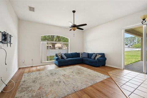 House in Zephyrhills, Florida 4 bedrooms, 208.38 sq.m. № 2233976 - photo 7