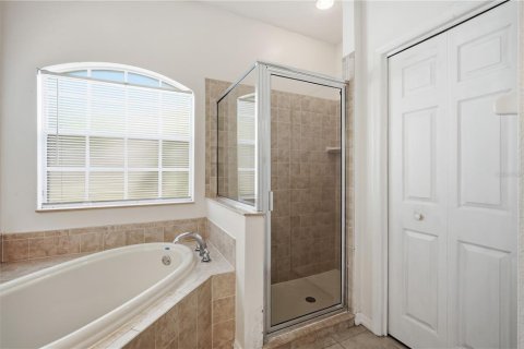 House in Zephyrhills, Florida 4 bedrooms, 208.38 sq.m. № 2233976 - photo 14