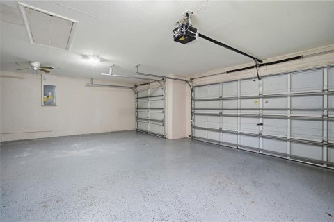 House in Zephyrhills, Florida 4 bedrooms, 208.38 sq.m. № 2233976 - photo 22
