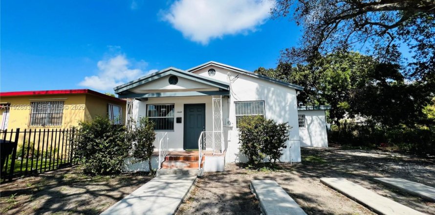 Villa ou maison à Miami, Floride 3 chambres, 92.9 m2 № 2011019