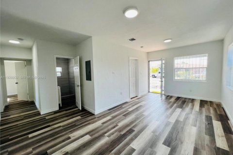 Villa ou maison à louer à Miami, Floride: 3 chambres, 92.9 m2 № 2011019 - photo 4