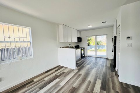 Villa ou maison à louer à Miami, Floride: 3 chambres, 92.9 m2 № 2011019 - photo 6