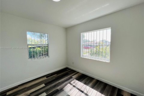 Villa ou maison à louer à Miami, Floride: 3 chambres, 92.9 m2 № 2011019 - photo 14