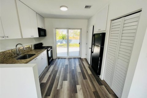 Villa ou maison à louer à Miami, Floride: 3 chambres, 92.9 m2 № 2011019 - photo 7