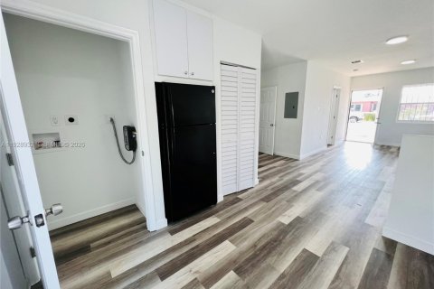 Villa ou maison à louer à Miami, Floride: 3 chambres, 92.9 m2 № 2011019 - photo 9