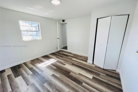 Villa ou maison à louer à Miami, Floride: 3 chambres, 92.9 m2 № 2011019 - photo 16