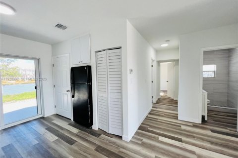 Villa ou maison à louer à Miami, Floride: 3 chambres, 92.9 m2 № 2011019 - photo 8