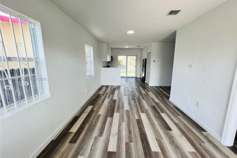 Villa ou maison à louer à Miami, Floride: 3 chambres, 92.9 m2 № 2011019 - photo 5