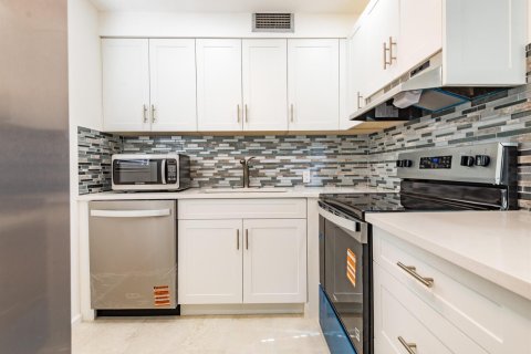 Copropriété à louer à Boca Raton, Floride: 2 chambres, 77.57 m2 № 2086225 - photo 6