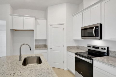 Villa ou maison à vendre à Green Cove Springs, Floride: 4 chambres, 166.95 m2 № 2400148 - photo 2