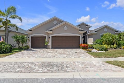 Villa ou maison à vendre à Largo, Floride: 4 chambres, 255.85 m2 № 1805004 - photo 1