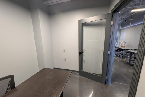 Propiedad comercial en alquiler en Wesley Chapel, Florida № 1657396 - foto 11