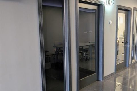 Propiedad comercial en alquiler en Wesley Chapel, Florida № 1657396 - foto 8