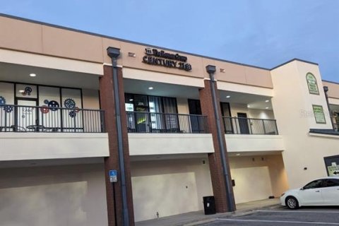 Propiedad comercial en alquiler en Wesley Chapel, Florida № 1657396 - foto 1