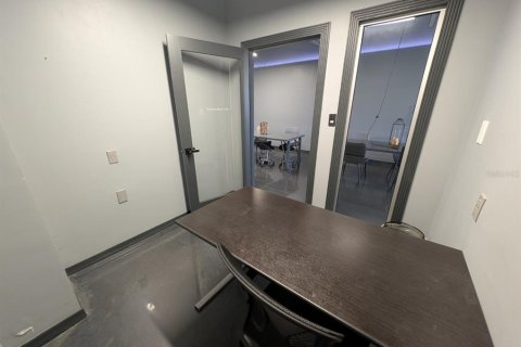 Propiedad comercial en alquiler en Wesley Chapel, Florida № 1657396 - foto 12