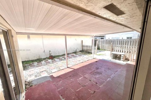 Casa en alquiler en Hialeah, Florida, 4 dormitorios, 174.1 m2 № 1930012 - foto 13