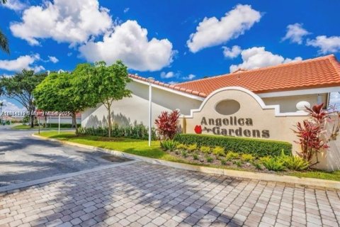 Casa en alquiler en Hialeah, Florida, 4 dormitorios, 174.1 m2 № 1930012 - foto 21