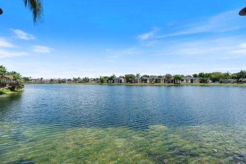 Casa en alquiler en Hialeah, Florida, 4 dormitorios, 174.1 m2 № 1930012 - foto 18