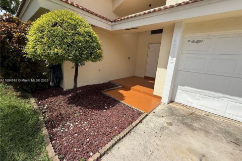 Casa en alquiler en Hialeah, Florida, 4 dormitorios, 174.1 m2 № 1930012 - foto 16