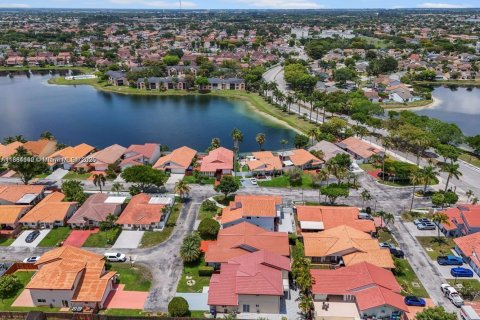 Casa en alquiler en Hialeah, Florida, 4 dormitorios, 174.1 m2 № 1930012 - foto 17