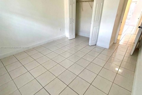 Casa en alquiler en Hialeah, Florida, 4 dormitorios, 174.1 m2 № 1930012 - foto 8