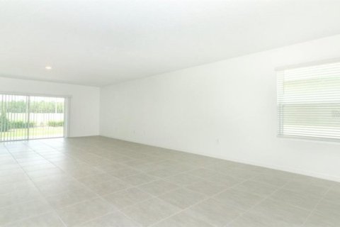 House in Auburndale, Florida 4 bedrooms, 195.65 sq.m. № 1919411 - photo 5