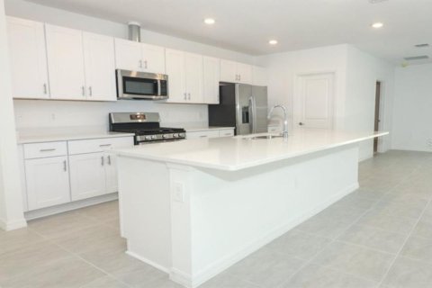 House in Auburndale, Florida 4 bedrooms, 195.65 sq.m. № 1919411 - photo 4