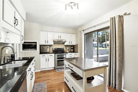 House in Winter Springs, Florida 3 bedrooms, 153.47 sq.m. № 1901223 - photo 14
