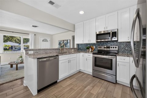 Villa ou maison à vendre à Saint Petersburg, Floride: 3 chambres, 144.18 m2 № 2435089 - photo 8