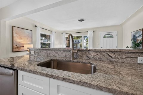 Villa ou maison à vendre à Saint Petersburg, Floride: 3 chambres, 144.18 m2 № 2435089 - photo 11
