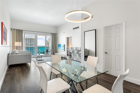 Condo in Miami Beach, Florida, 1 bedroom № 1959897 - photo 5