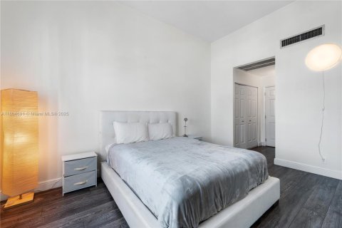 Condo in Miami Beach, Florida, 1 bedroom № 1959897 - photo 18