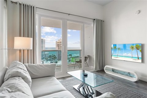 Condo in Miami Beach, Florida, 1 bedroom № 1959897 - photo 2
