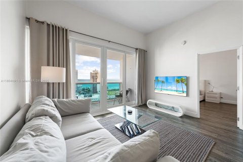 Condo in Miami Beach, Florida, 1 bedroom № 1959897 - photo 15