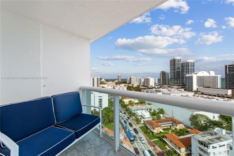 Condo in Miami Beach, Florida, 1 bedroom № 1959897 - photo 27