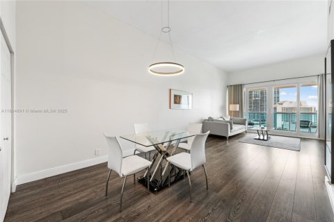 Condo in Miami Beach, Florida, 1 bedroom № 1959897 - photo 6