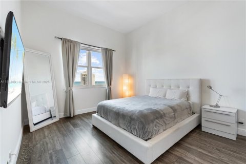 Condo in Miami Beach, Florida, 1 bedroom № 1959897 - photo 16
