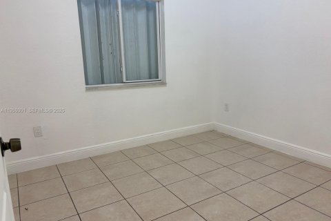 Casa en alquiler en Miami, Florida, 4 dormitorios, 126.63 m2 № 2011989 - foto 12