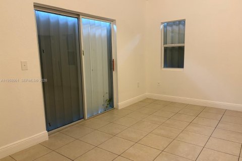 Casa en alquiler en Miami, Florida, 4 dormitorios, 126.63 m2 № 2011989 - foto 5