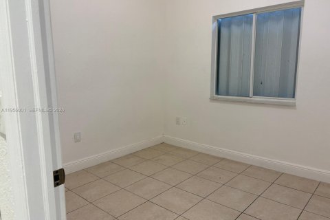 Casa en alquiler en Miami, Florida, 4 dormitorios, 126.63 m2 № 2011989 - foto 11