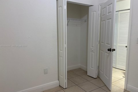 Casa en alquiler en Miami, Florida, 4 dormitorios, 126.63 m2 № 2011989 - foto 10