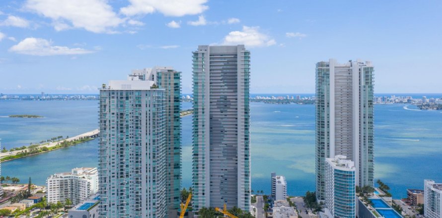 Condo in Miami, Florida, 3 bedrooms  № 1065812