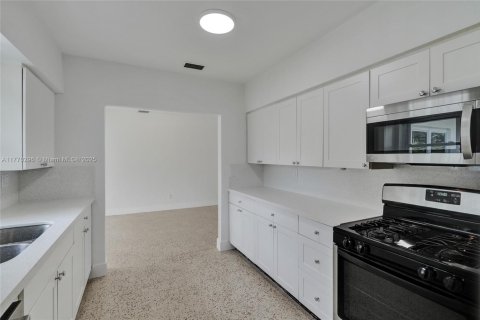 House in North Miami, Florida 3 bedrooms, 145.67 sq.m. № 1696185 - photo 21