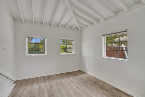 House in North Miami, Florida 3 bedrooms, 145.67 sq.m. № 1696185 - photo 26
