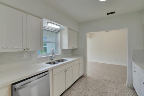 House in North Miami, Florida 3 bedrooms, 145.67 sq.m. № 1696185 - photo 22